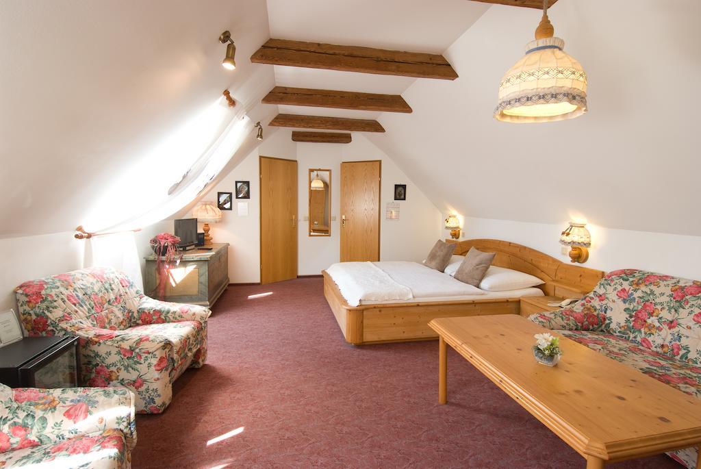 Hotel Biedermeier Hof Schaerding Room photo