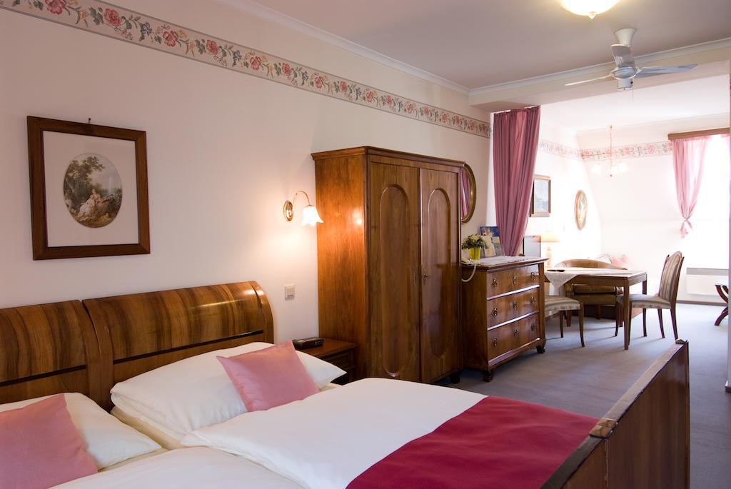 Hotel Biedermeier Hof Schaerding Room photo